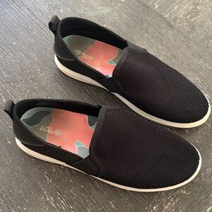 OLUKAI Hale’Iwa black slip on loafer shoe - women’s size 9